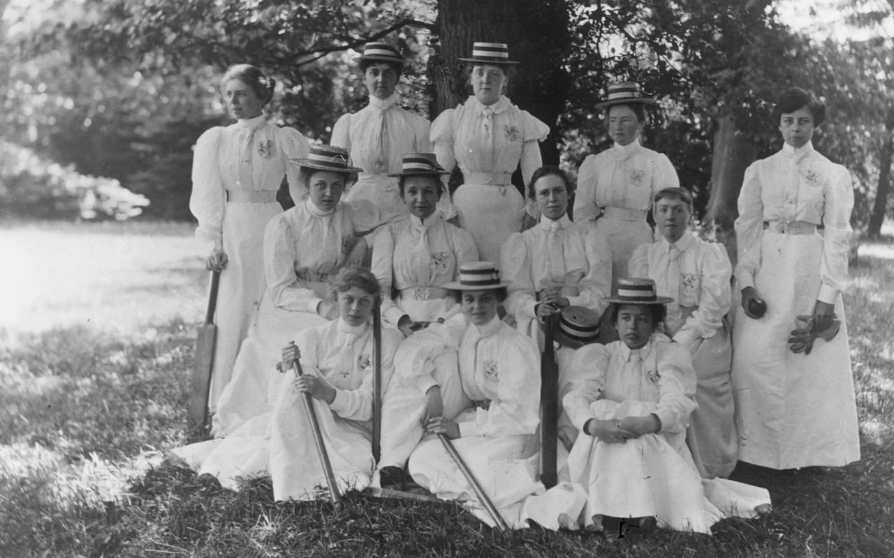 women cricket players 1875
